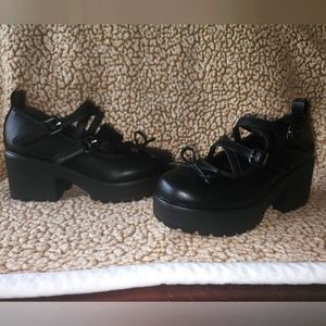 Cute Mary Jane shoes, double strap, slight heel, brand new, never worn size 7